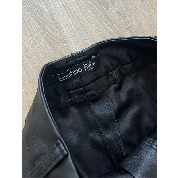 Boohoo Black Faux Leather High Rise Straight Leg Pants - Picture 4 of 5